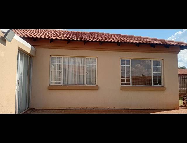 3 BEDROOM HOUSE FOR SALE IN THE ORCHARDS